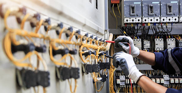 Professional Electrician technician working in Ragland, AL